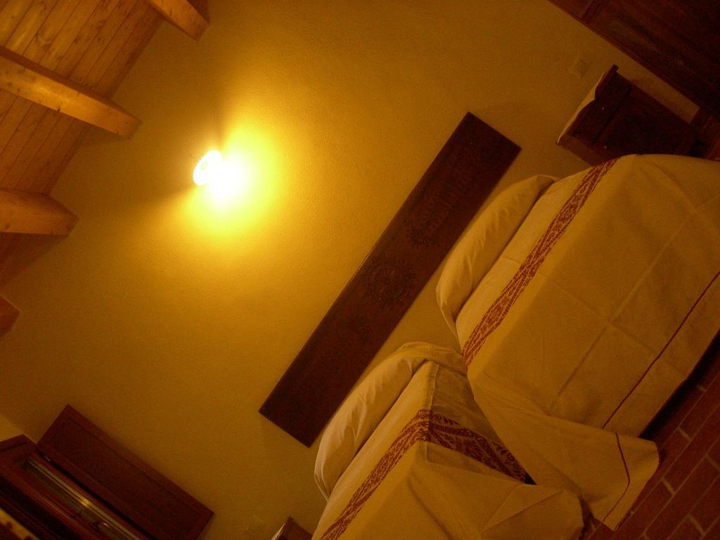 Agriturismo Battaglia Villamassargia Habitación foto